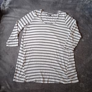 A Pea in the Pod zip nursing tunic
